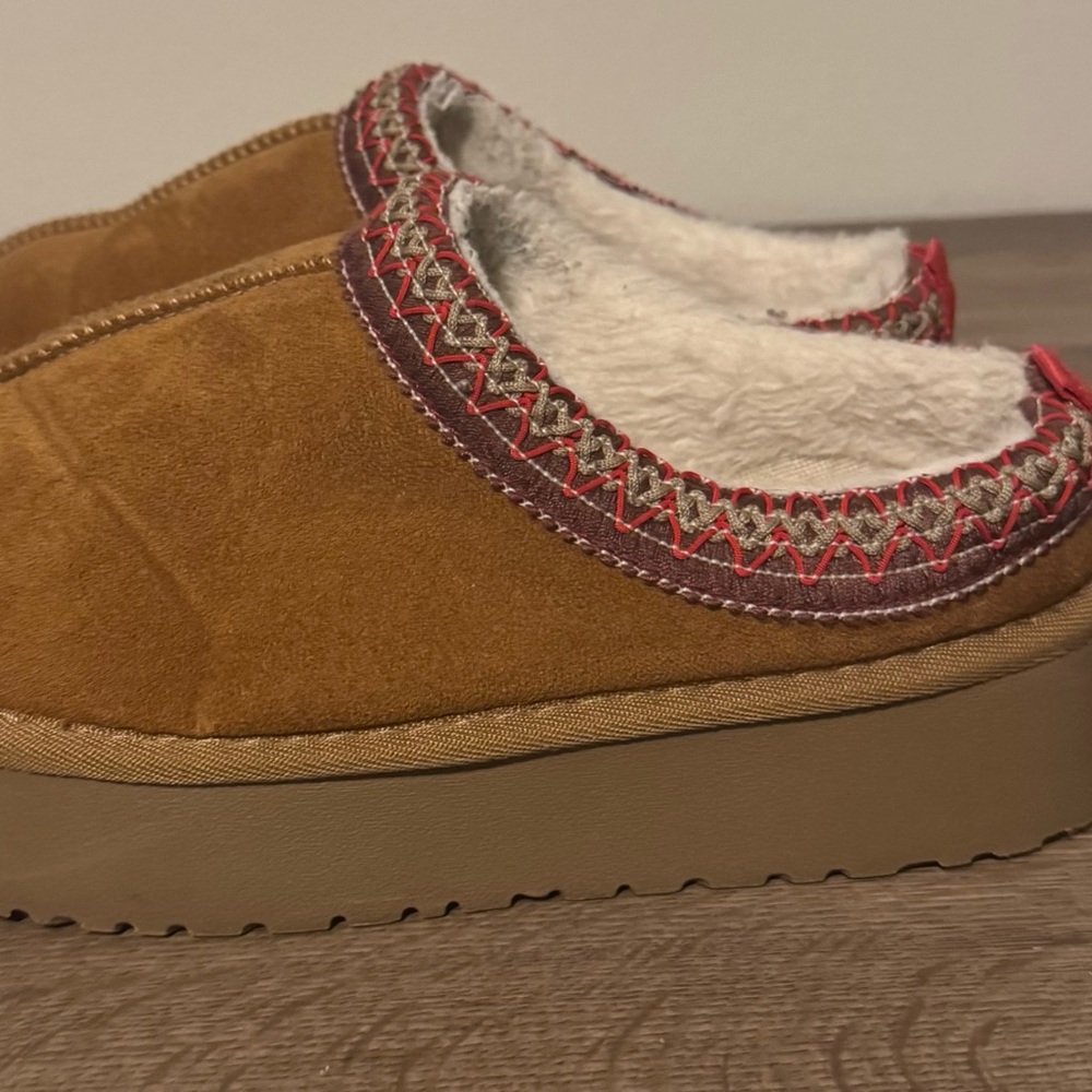 Pink Lily Brown and Red Moccasins - Picture 2 of 3